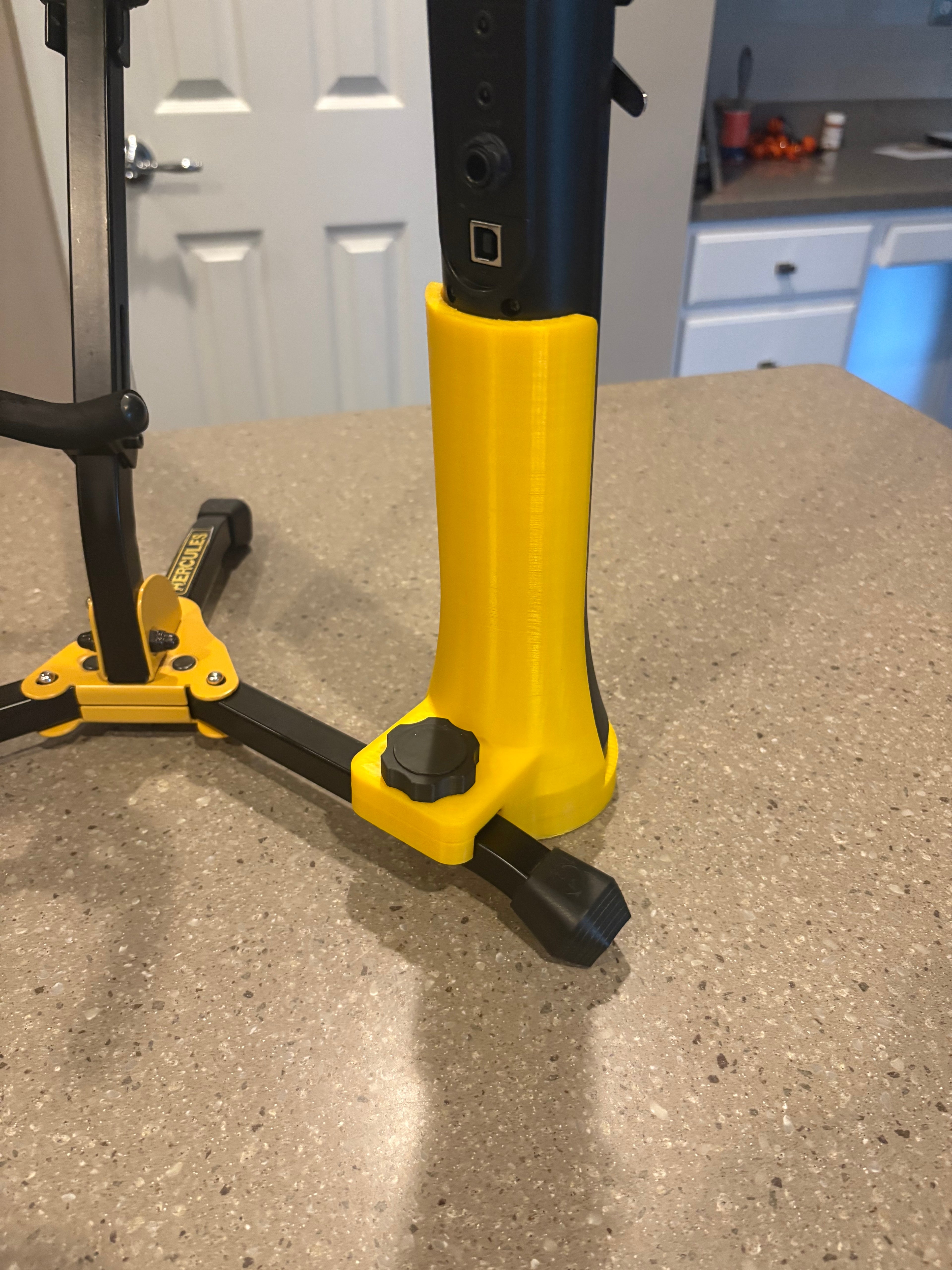 Akai EWI Solo - Hercules Stand Adapter